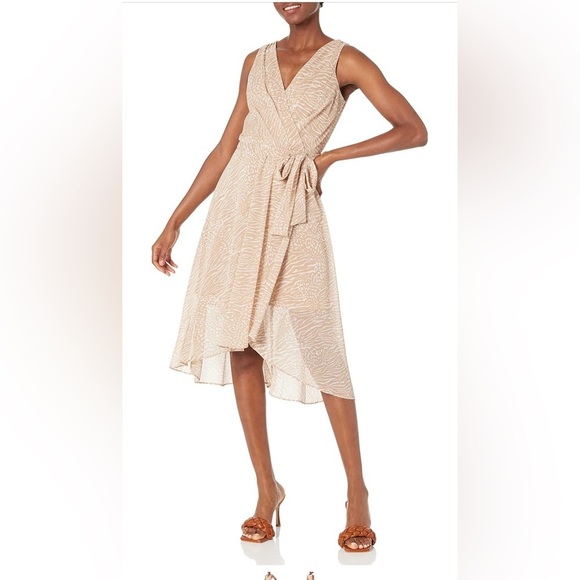 Tommy Hilfiger Dresses & Skirts - Tommy Hilfiger Safari print midi dress